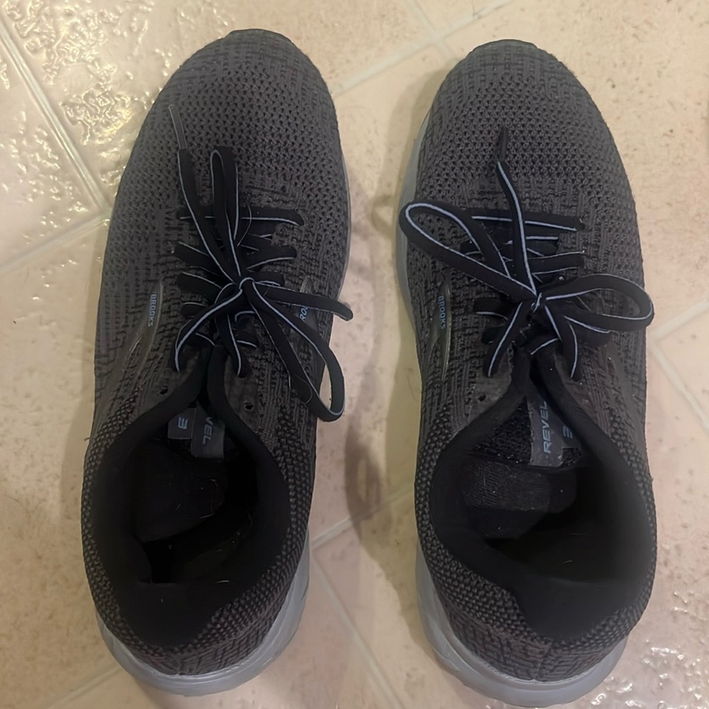 Brooks Revel 3 women’s size 9 shoes